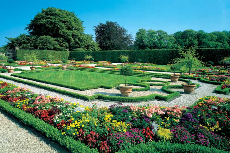 Gartenszene, im Sommer - bei Klick zurck zur Motivbersicht